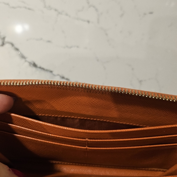 Authentic Prada zip wallet - Picture 8 of 10